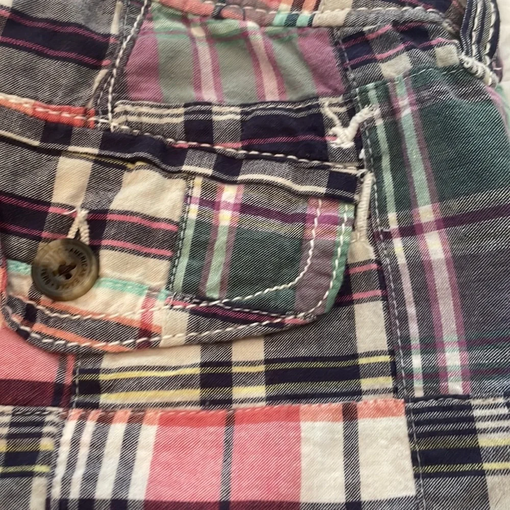 American Eagle shorts EUC no stretch. Low rise size 8 plaid patchwork - Picture 7 of 8